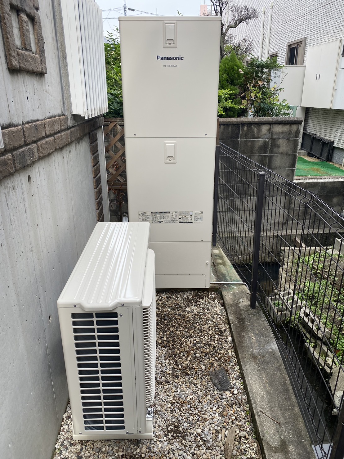 20250714Aタンクから水漏れ！老朽化したエコキュートを安心交換